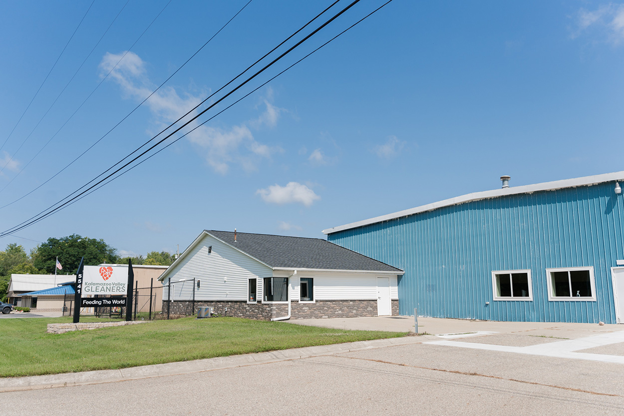 PMV - Project Highlight - Kalamazoo Valley Gleaners 1 Exterior of commercial building that needs repainted.