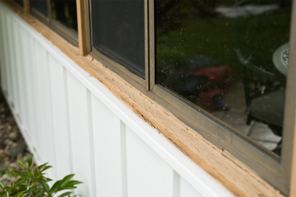 PMV - How to Choose Paint Colors for Your Home Exterior 1 Flaking paint on siding of house.